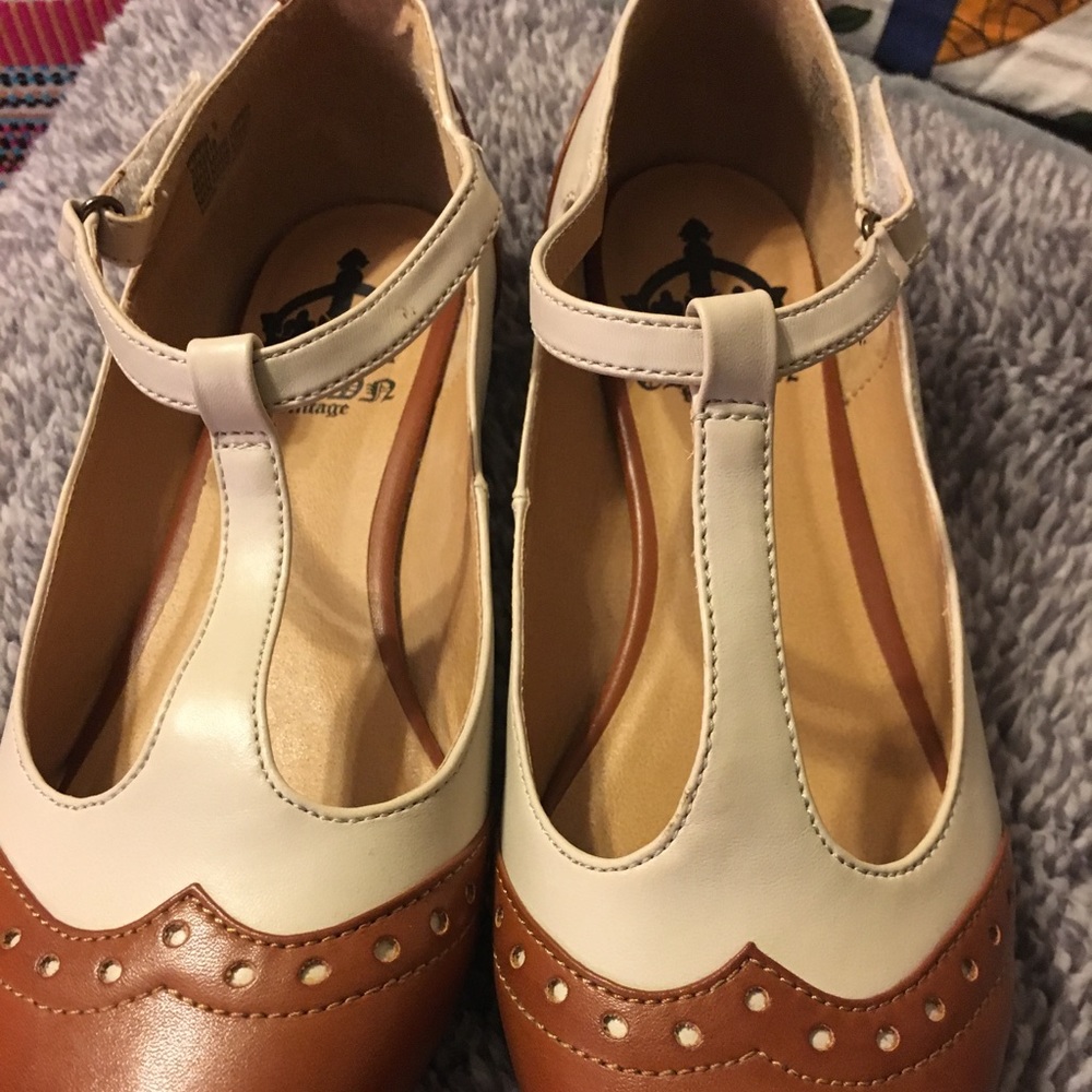 Crown Vintage "Pippin" Wingtip Flats